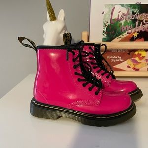 DrMartens TODDLER PATENT LEATHER LACE UP BOOTS
